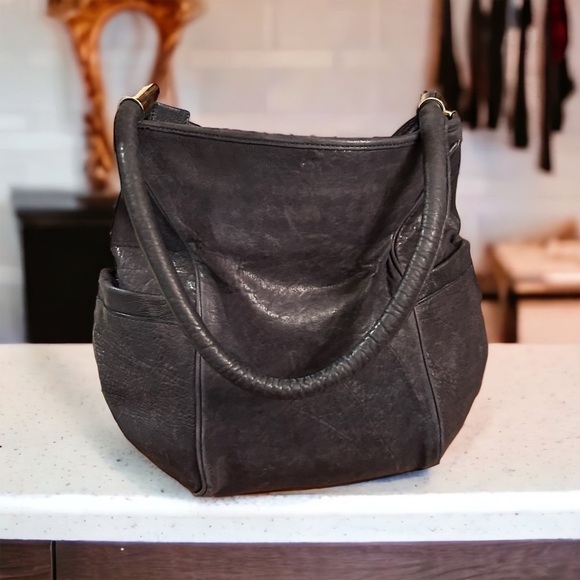 Tre Vero Handbags - Tre VERO Sturdy Black calfskin leather Hobo Style Shoulder Bag